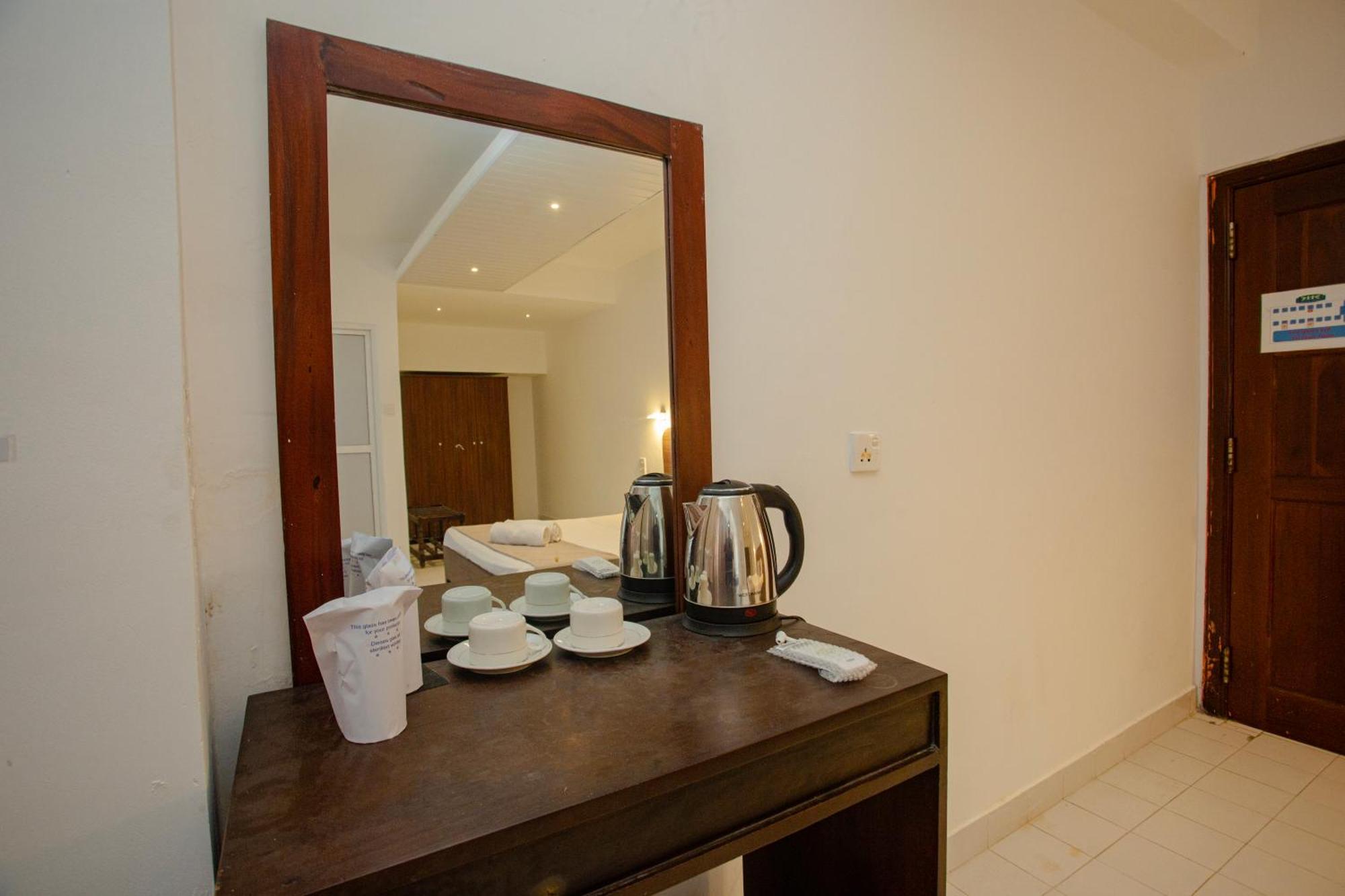 Hotel Lucky Seven Hikkaduwa Exterior foto