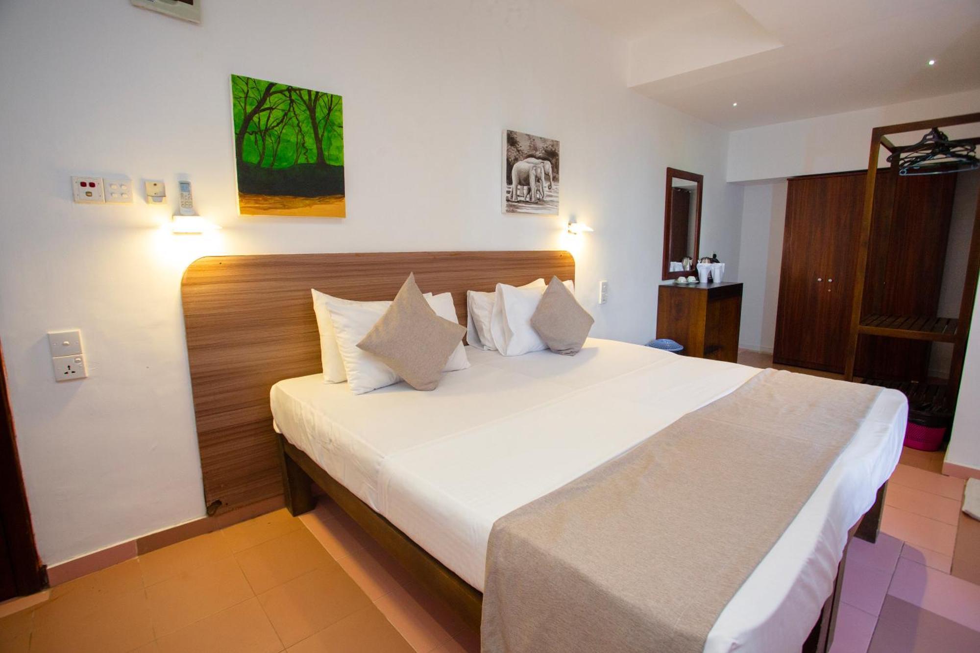 Hotel Lucky Seven Hikkaduwa Exterior foto